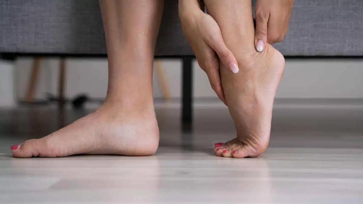 Foot pain due to Heels? Try these remedies to get relief!