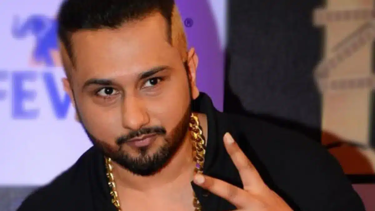 From the road to the stage Ragini gets support from Honey Singh