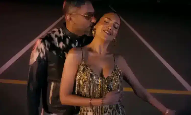 From the road to the stage Ragini gets support from Honey Singh