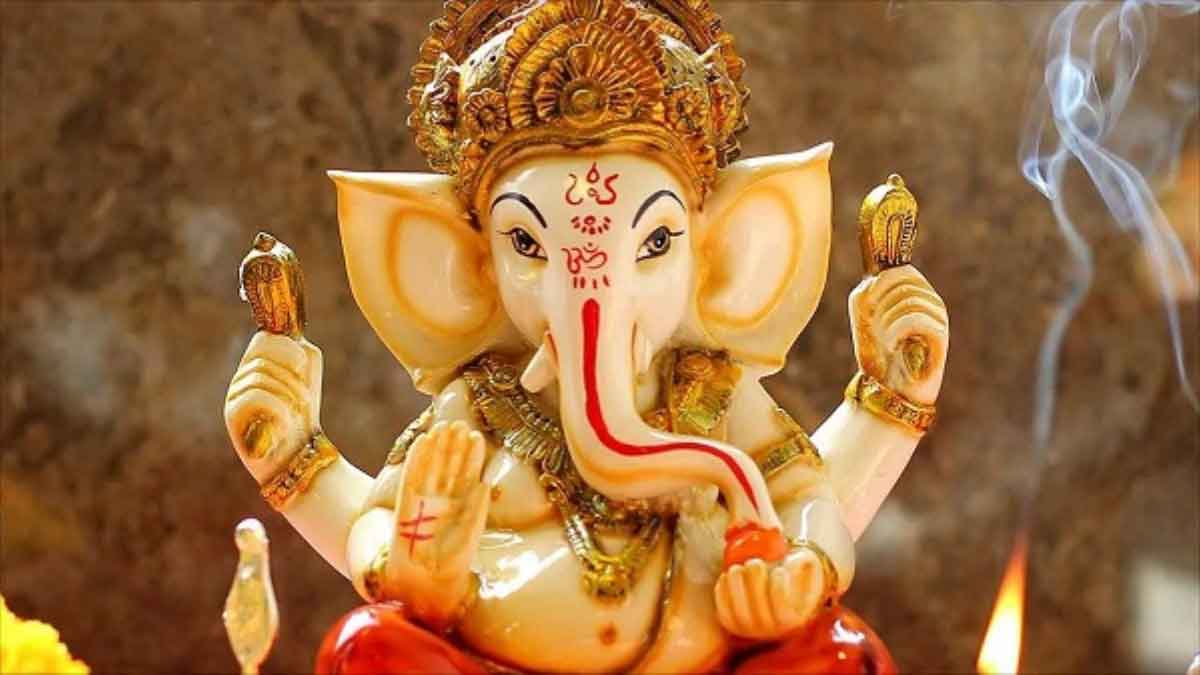 Get the blessings of Lord Ganesha with this special remedy on Wednesday!