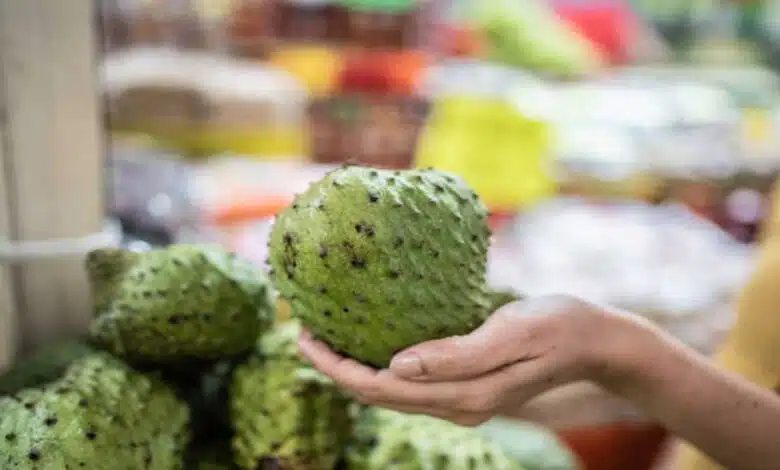Health Benefits and Effects of Eating Guanabana (Soursop)