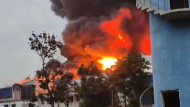 Massive fire breaks out at a chemical factory in Dhulagarh, Howrah, 15 fire engines deployed