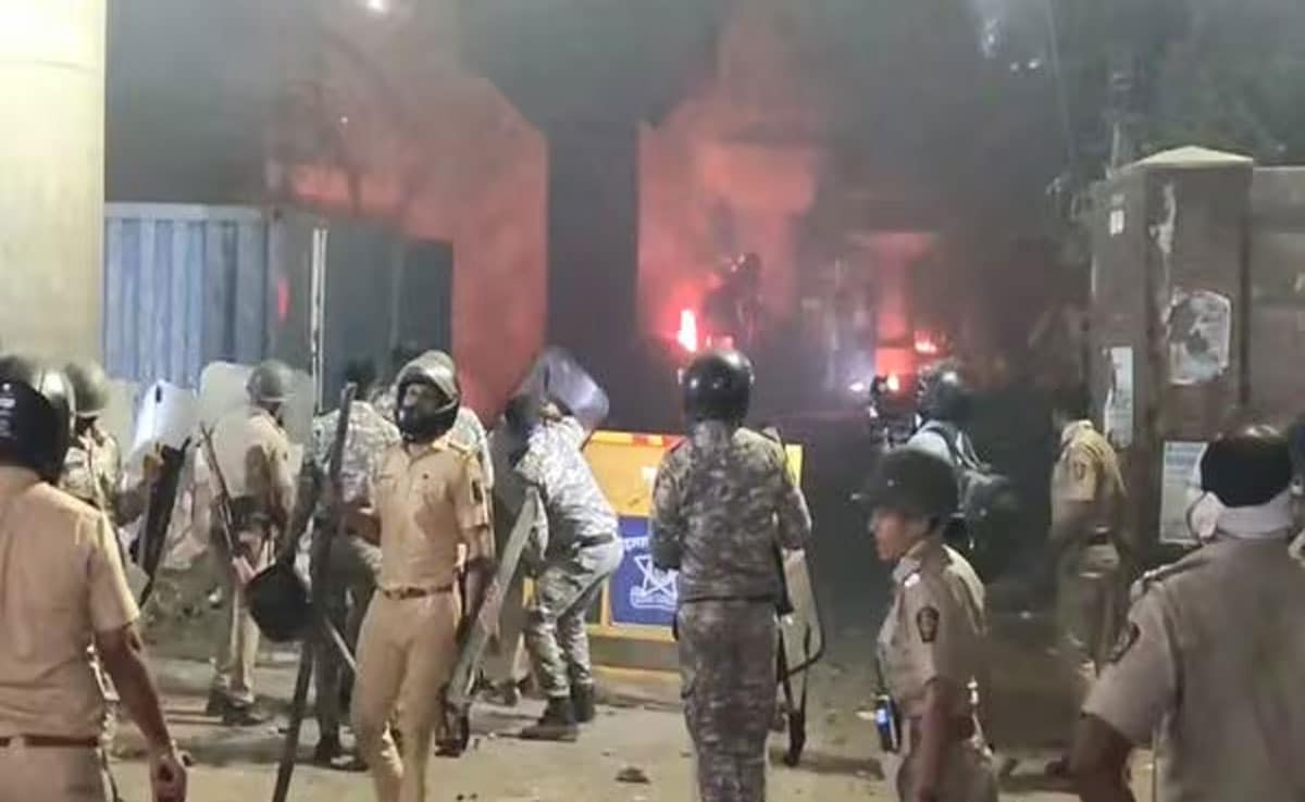 Fadnavis' big statement on Nagpur violence - "We will dig them out from their graves"
