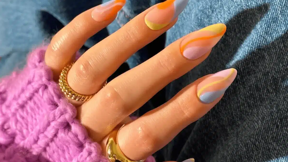 Nail extensions Know the pros and cons first and then get them applied!