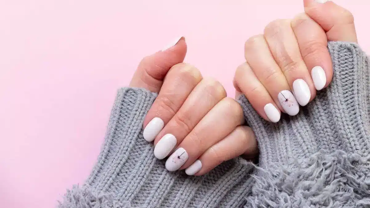 Nail extensions Know the pros and cons first and then get them applied!