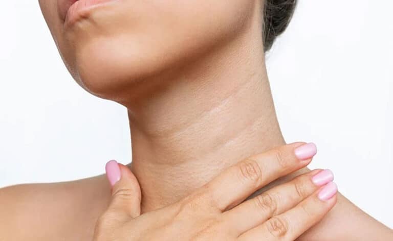 Neck की झुर्रियों को रोकना चाहते हैं? 40 की उम्र से पहले अपनाएं ये 5 दैनिक टिप्स