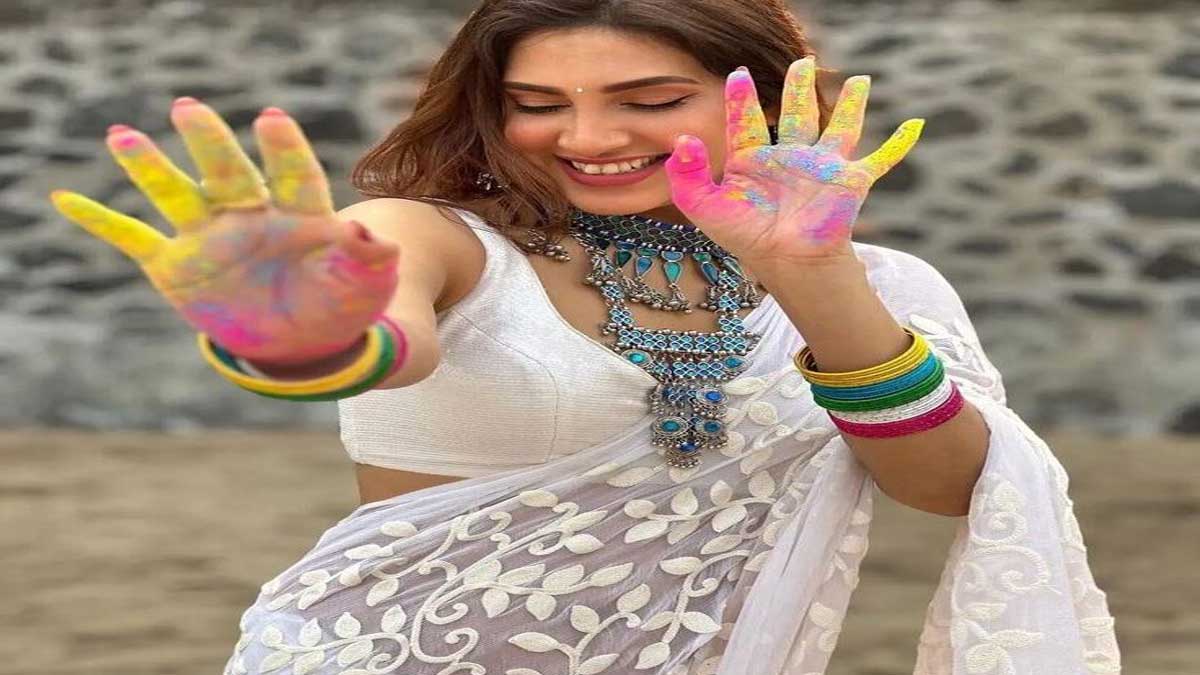 Why Do People Wear New Clothes on Holi