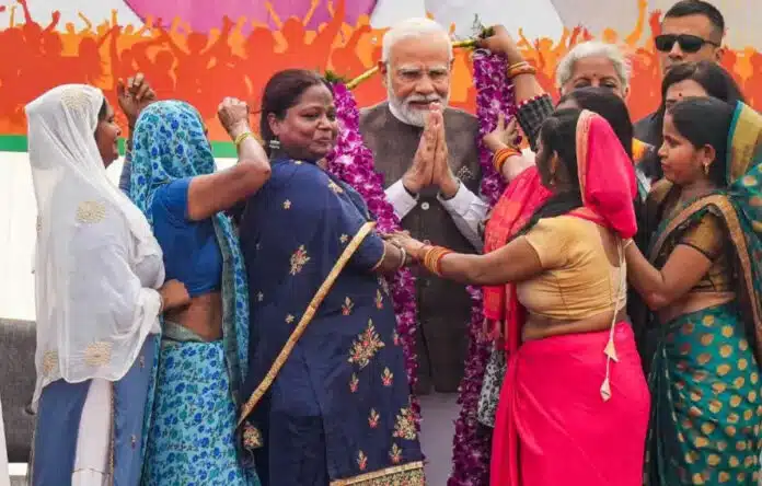 PM Modi interacted with 'Lakshpati Didi' in Navsari district of Gujarat