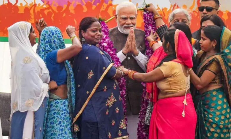 PM Modi interacted with 'Lakshpati Didi' in Navsari district of Gujarat