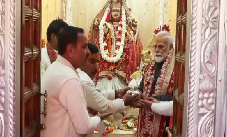 PM Modi worshipped Maa Ganga in mukhwa