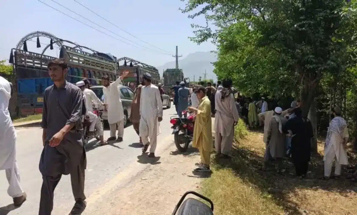 Protest against roads closed for 5 months in Parachinar Pakistan