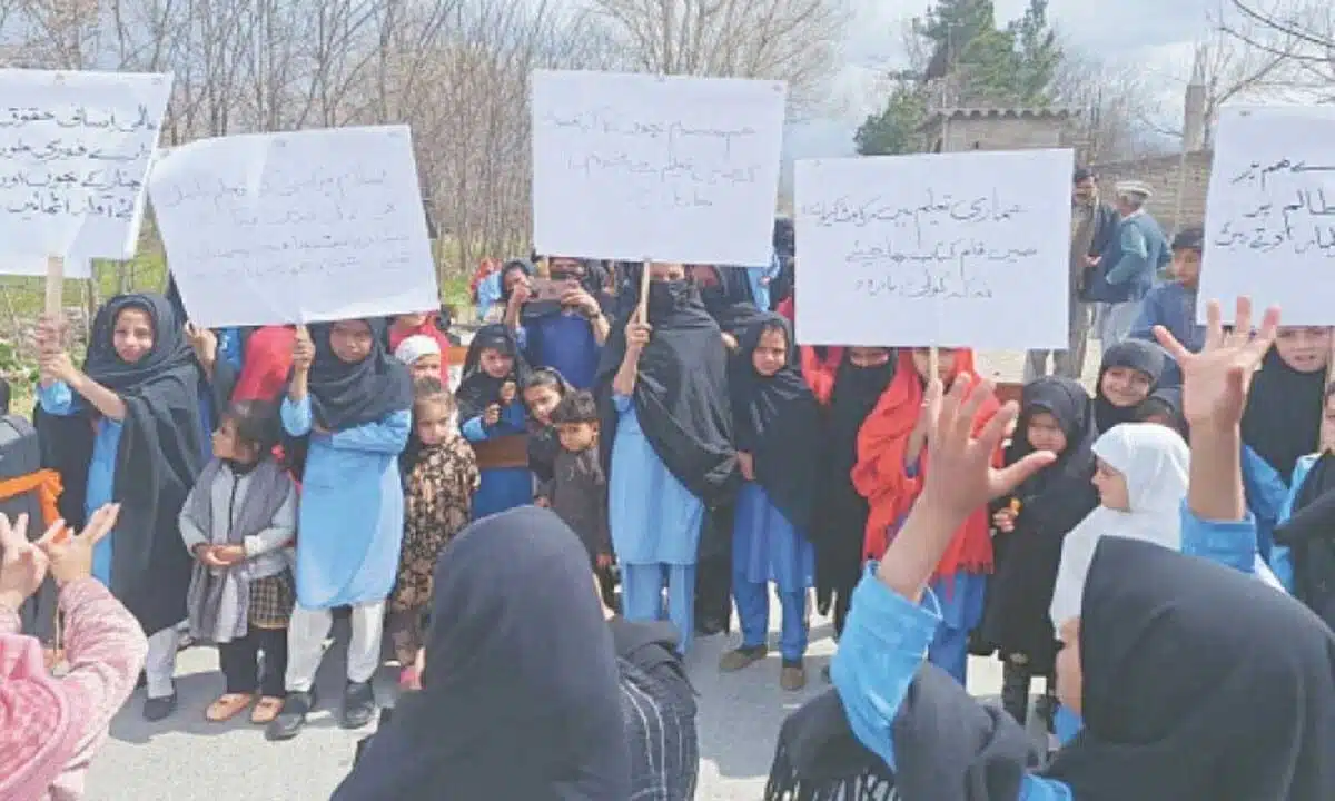 Protest against roads closed for 5 months in Parachinar Pakistan