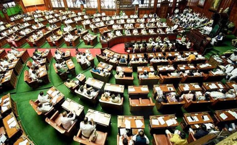 Karnataka में मुस्लिम आरक्षण पर कांग्रेस-भाजपा में तकरार, राज्यसभा दोपहर 2 बजे तक स्थगित