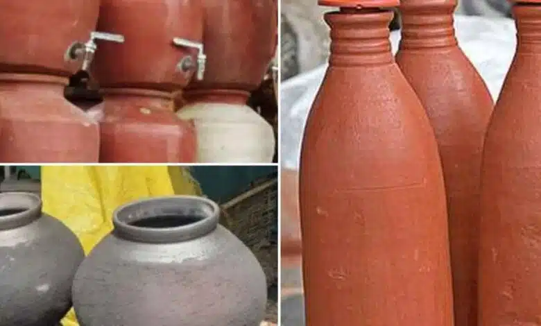 Red-Black Clay Pots Cool Water in Summer