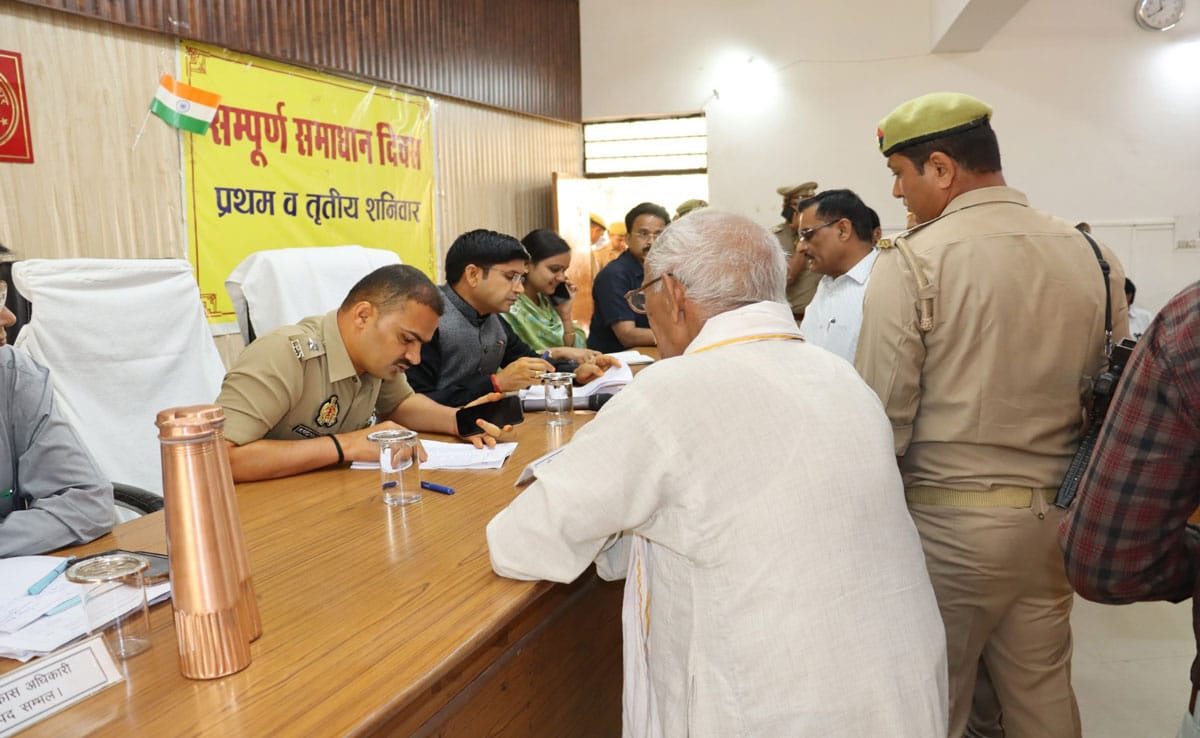 In Sambhal, the administration resolved the problems of the people on "Sampoorn Samadhan Diwas"