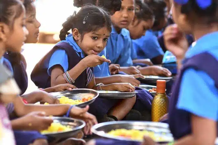 Student dies of food poisoning in Karnataka