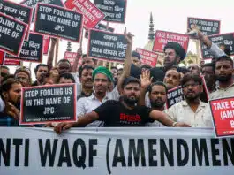 AIMPLB protests against Wakf Amendment Bill in Patna, Lalu and Tejashwi extend support