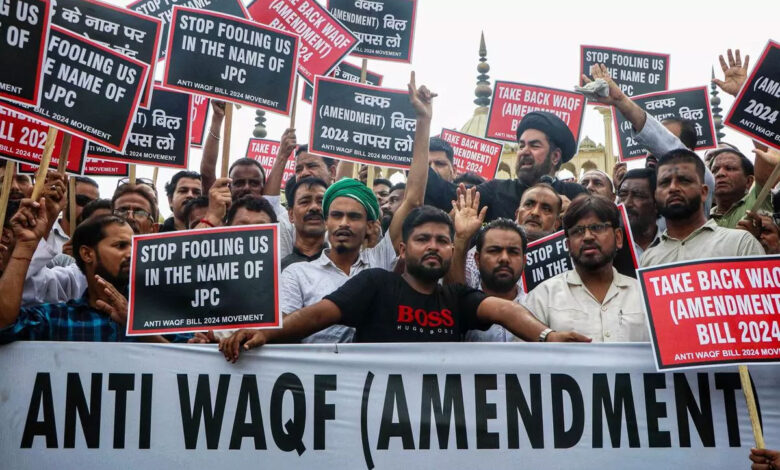 AIMPLB protests against Wakf Amendment Bill in Patna, Lalu and Tejashwi extend support