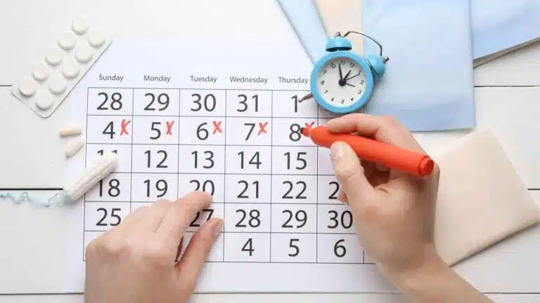 Periods रुकने के लक्षण क्या हैं?