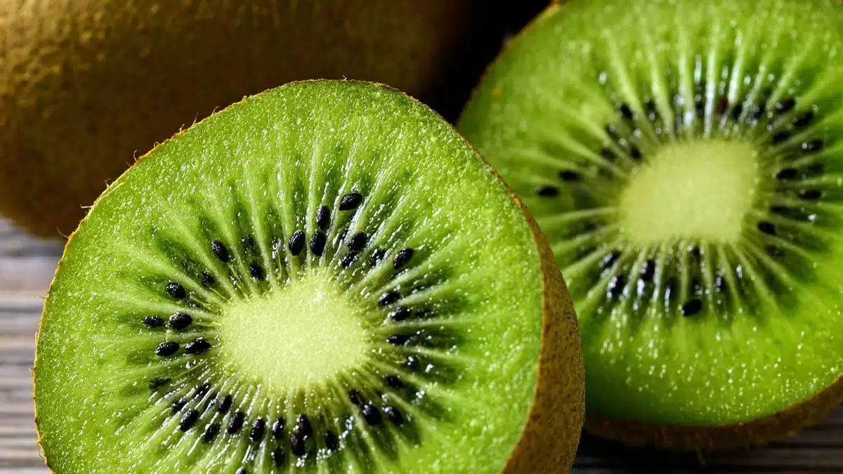 Amazing Health Benefits of Eating Kiwi