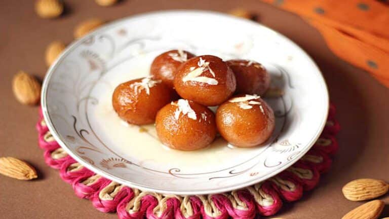Gulab Jamun: पारंपरिक रेसिपी, प्रकार और संपूर्ण जानकारी