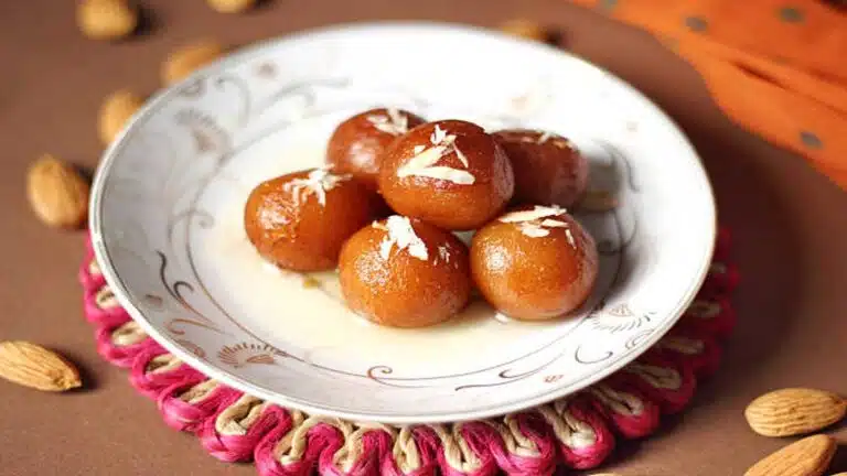 Gulab Jamun: पारंपरिक रेसिपी, प्रकार और संपूर्ण जानकारी
