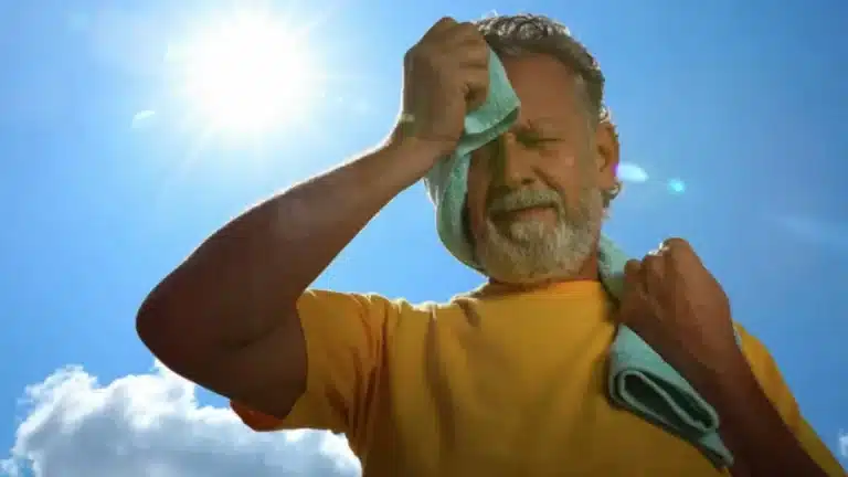 गर्मियों में Heat Stroke को कैसे ठीक करें