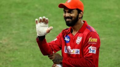 Why is KL Rahul not playing in DC vs LSG match in IPL 2025?
