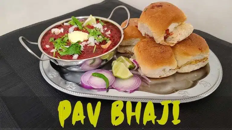 Pav Bhaji: एक स्वादिष्ट स्ट्रीट फूड और इसे घर पर बनाने की आसान रेसिपी