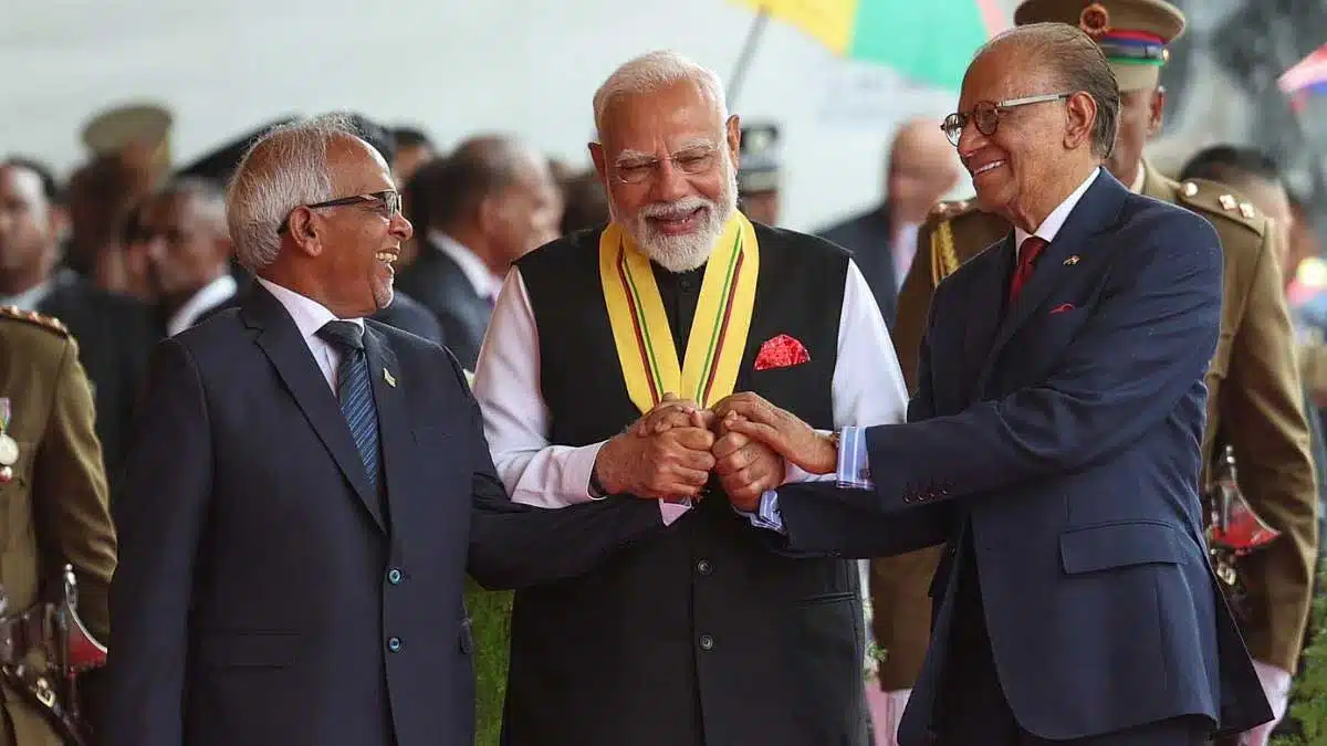 people gathered to see PM Modi in Mauritius