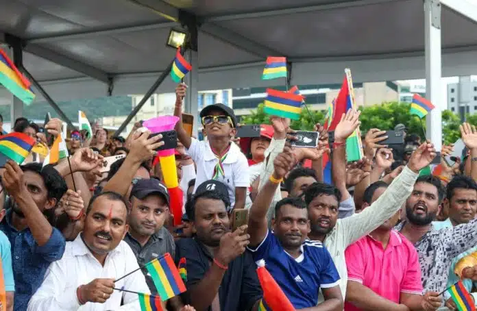 people gathered to see PM Modi in Mauritius