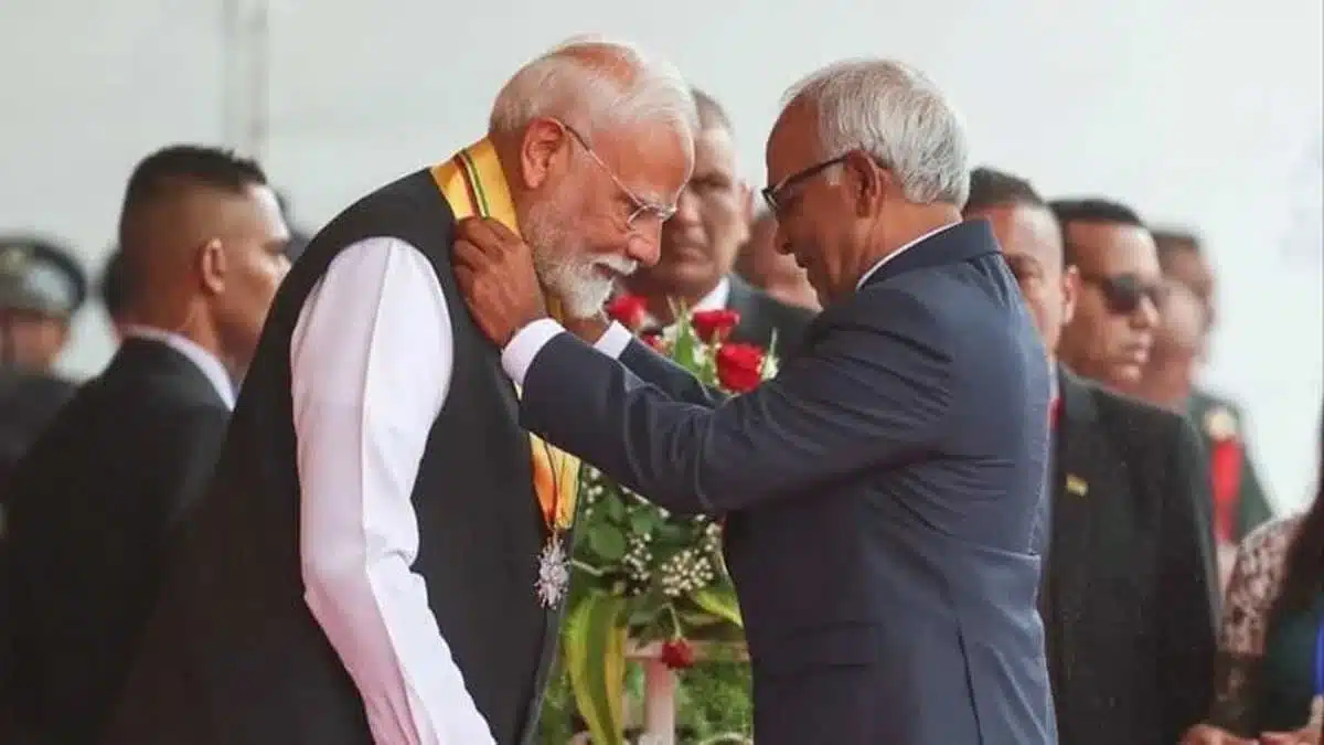 people gathered to see PM Modi in Mauritius