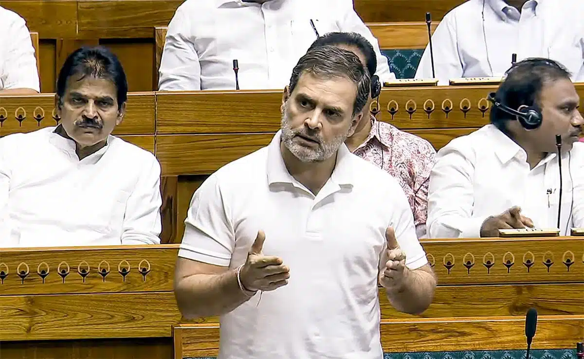 "Rahul Gandhi has the right to speak" - Priyanka Chaturvedi cornered BJP