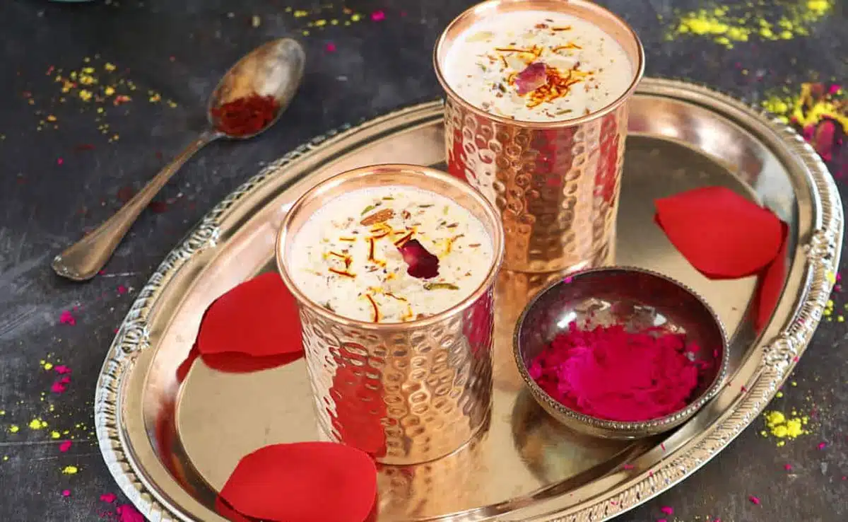 Thandai Recipe: Make delicious desi thandai easily at home on Holi