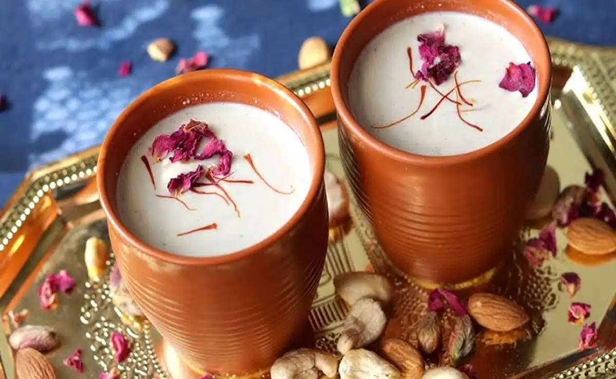 Thandai Recipe: Make delicious desi thandai easily at home on Holi