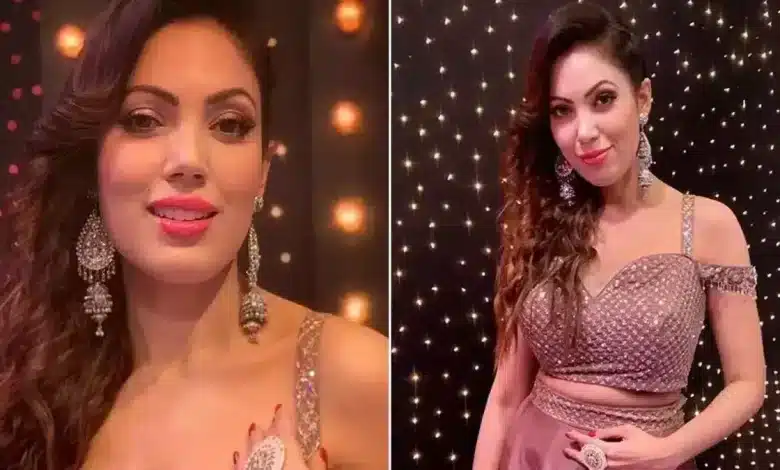 Babita ji's golden bodycon look, amazing photoshoot