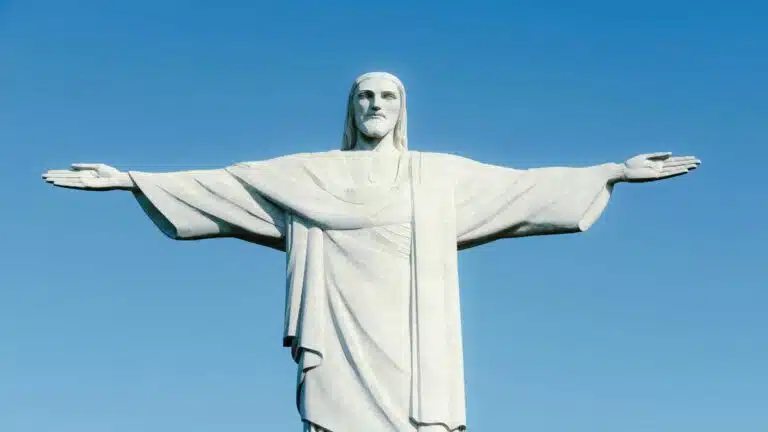 Christ the Redeemer: रियो डी जनेरियो की धार्मिक और सांस्कृतिक धरोहर