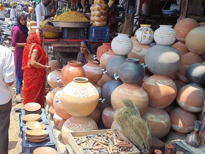 Demand for earthen pots due to heat in Rajasthan