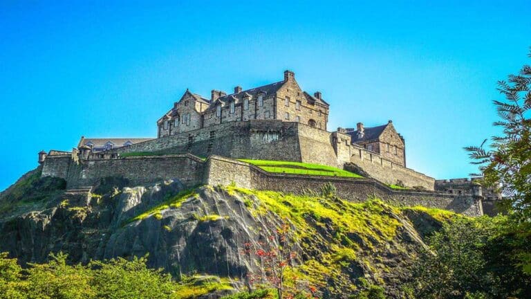 Edinburgh Castle: स्कॉटलैंड का ऐतिहासिक और सांस्कृतिक धरोहर