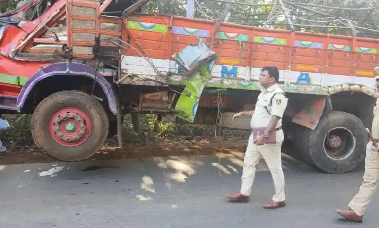 Karnataka: Five people killed, 10 injured as van rams into parked truck in Kalaburagi