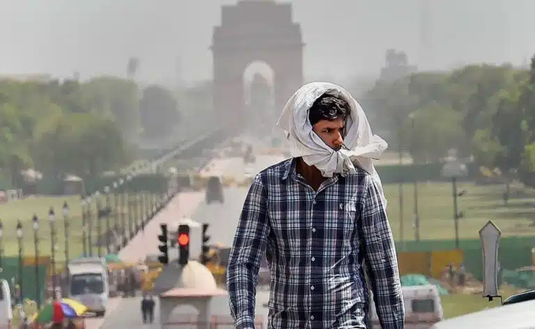 Heatwave in Delhi: मौसम विभाग ने जारी किया अलर्ट, तापमान 42 डिग्री सेल्सियस तक पहुंच सकता है