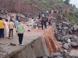 Landslide due to heavy rain in Jammu-Kashmir, 3 dead, road leading to Kashmir blocked