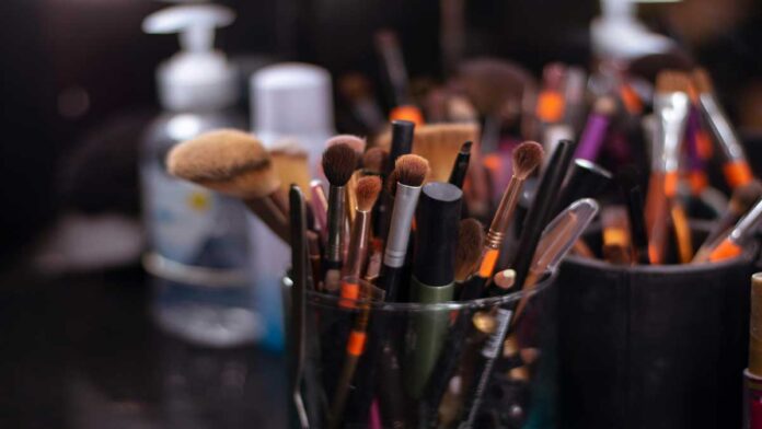 Complete Guide to Makeup Brushes and Tools