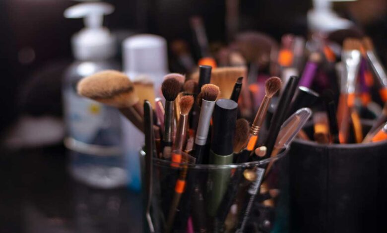 Complete Guide to Makeup Brushes and Tools