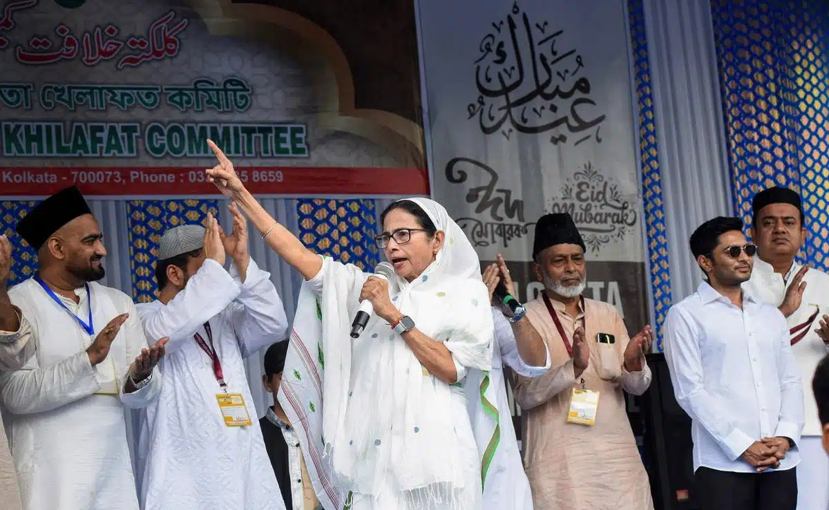 
Bengal Waqf Act protests: Central forces deployed in Murshidabad, Mamata rejects the law