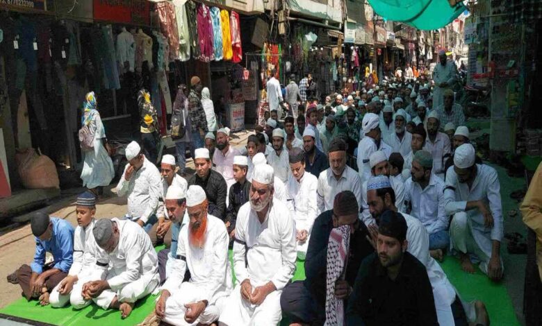 Muslims in Bhopal wore black bands to protest against the Pahalgam attack