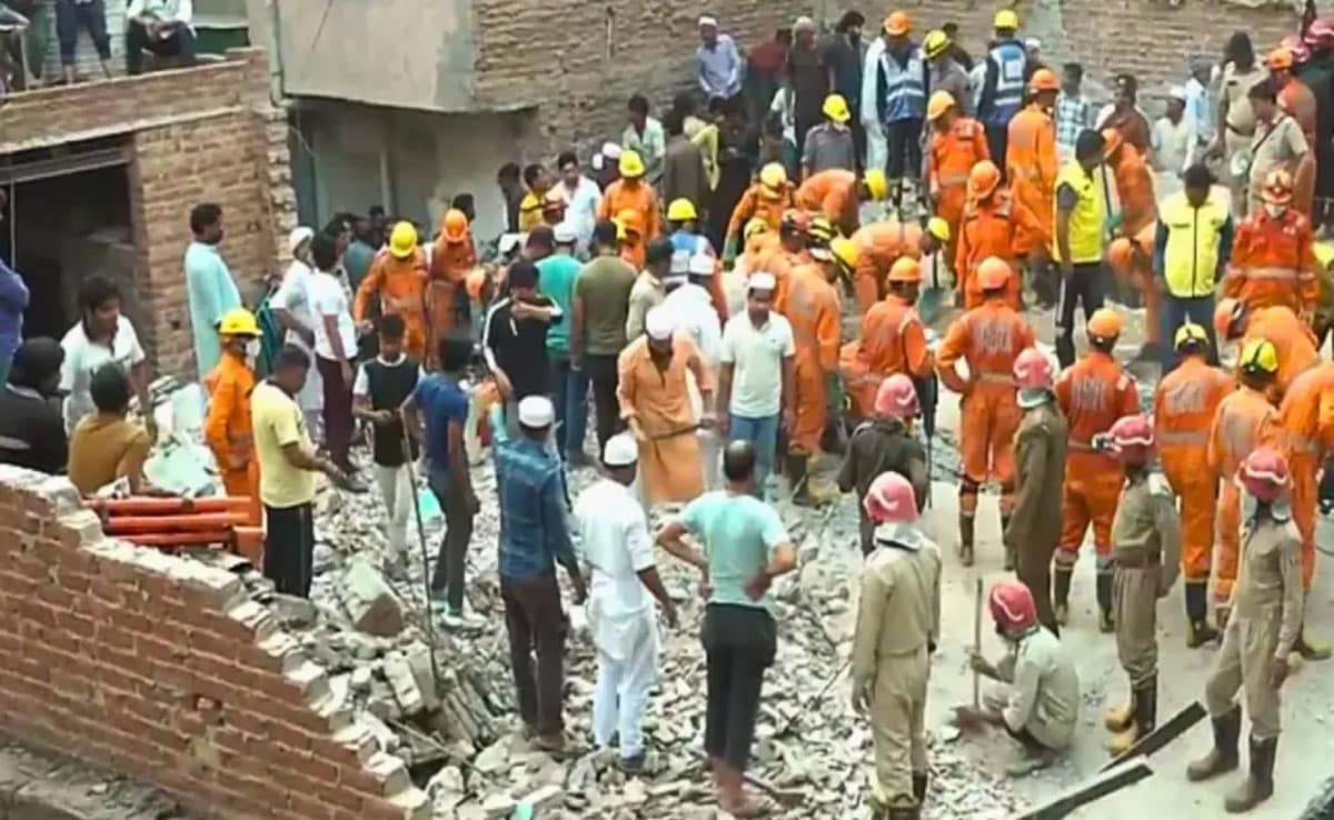 Chief Minister Rekha Gupta ordered a quick inquiry into the Mustafabad building accident