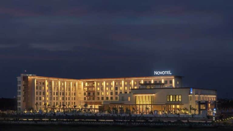 Novotel Hyderabad Airport: आराम, सुविधा और भव्यता का अनूठा संगम
