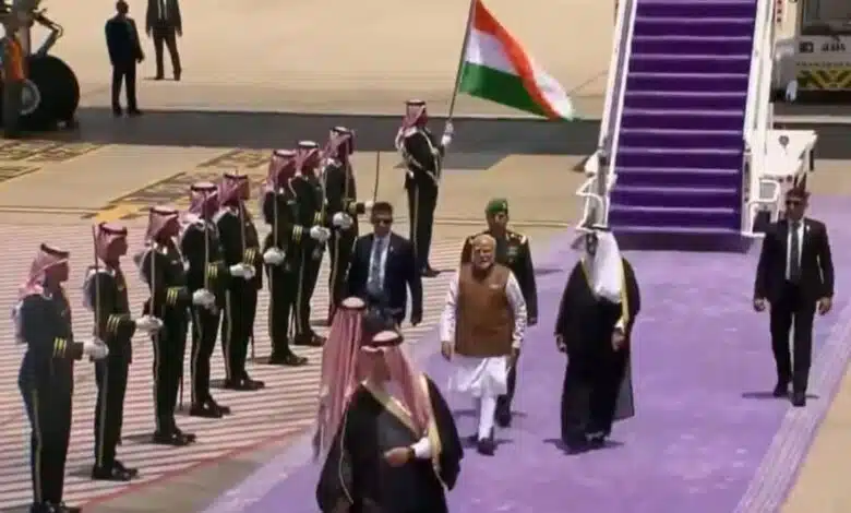 PM Modi reached Jeddah, Saudi Arabia, he was welcomed with a 21-gun salute