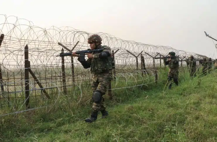 Pakistan again breaks ceasefire, firing on the international border of Jammu and Kashmir